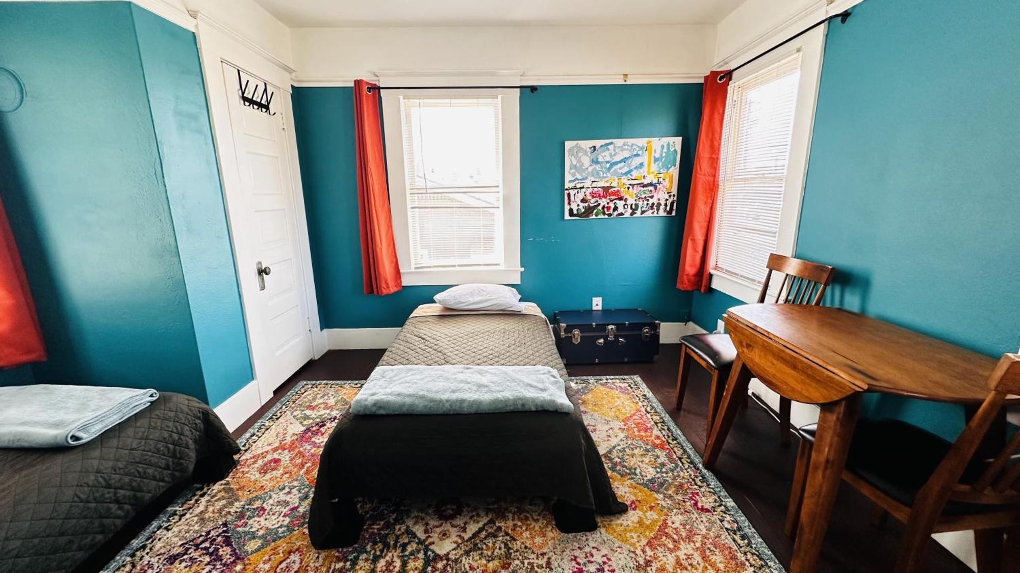 Hostel The Good Manor Fresno